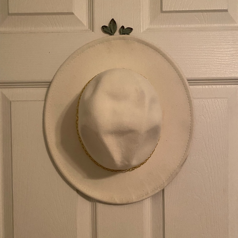 White hat worn for a bachelorette in Nashville only